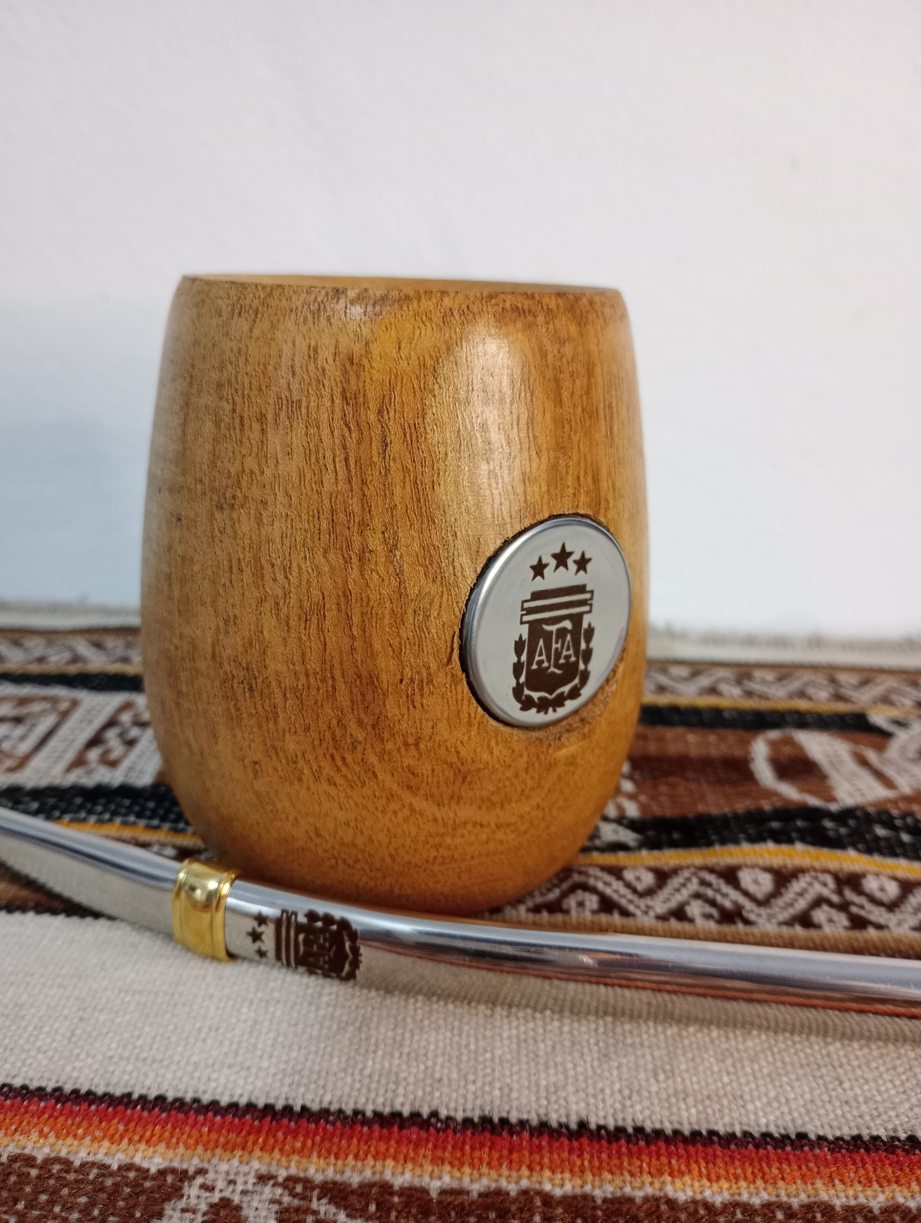 Mate de algarrobo personalizado para empresas